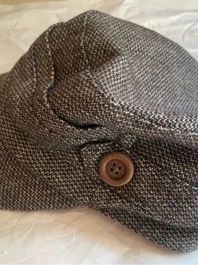 Athleta Gray Knit Newsboy Hat with Button Detail